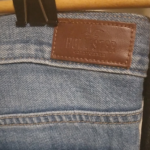 Women's Hollister Low Rise Boyfriend Distressed Jeans - Picture 8 of 16